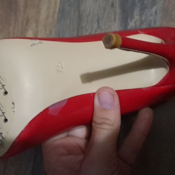 Red high heels - Picture 2 of 2